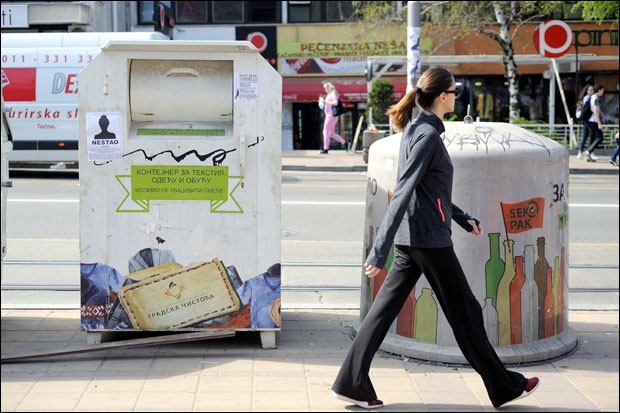 Стару одећу грађани већ годину дана одлажу у специјалне контејнере